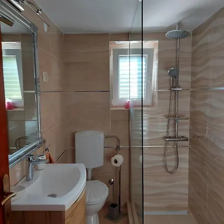 Tiho I Sladana Brodarica (Sibenik-Knin)