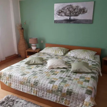 Apartment Tiho I Sladana Brodarica (Sibenik-Knin)