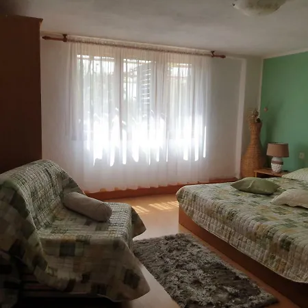 Tiho I Sladana * Brodarica (Sibenik-Knin)