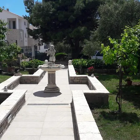 Tiho I Sladana Brodarica (Sibenik-Knin)