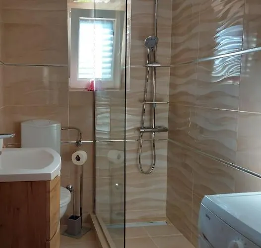 Tiho I Sladana * Brodarica (Sibenik-Knin)