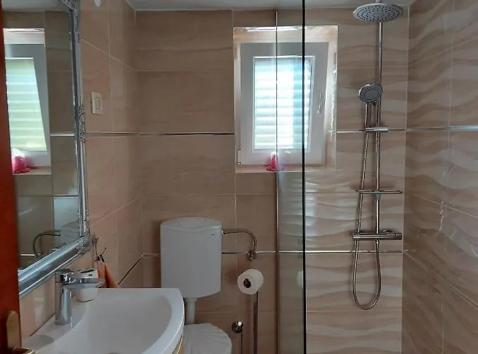 Tiho I Sladana Brodarica (Sibenik-Knin)